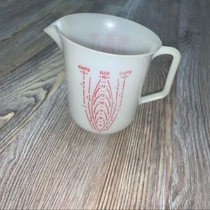 Tupperware Vintage 2 Cup Measuring Cup Plastic